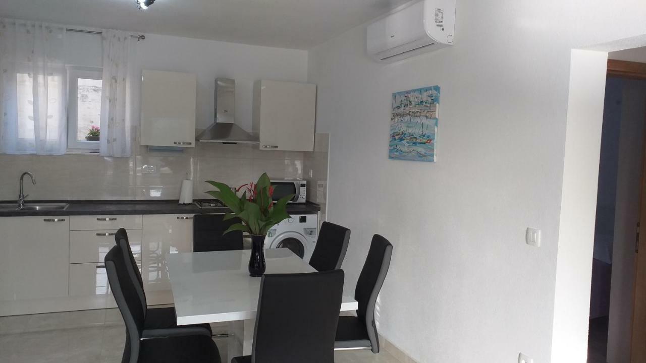 Apartment Zaklopatica Lastovo Buitenkant foto