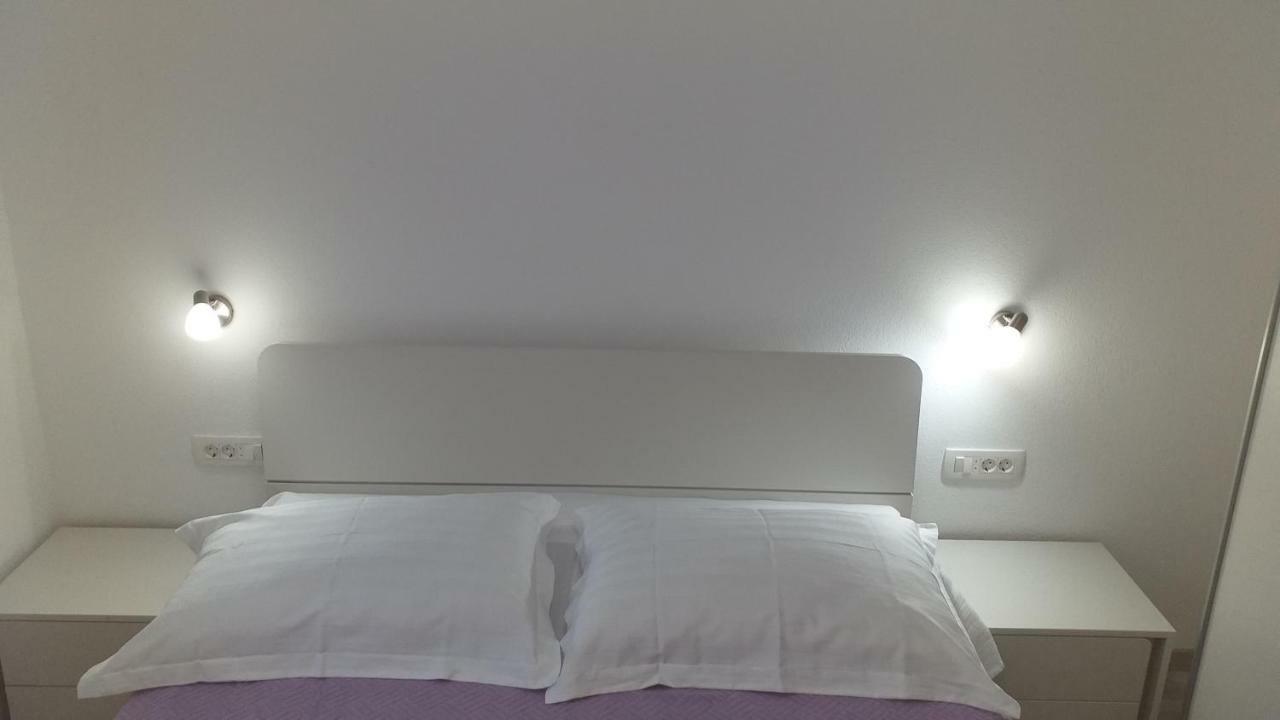 Apartment Zaklopatica Lastovo Buitenkant foto