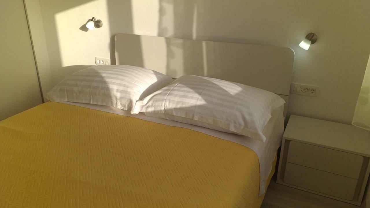 Apartment Zaklopatica Lastovo Buitenkant foto